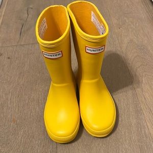 Hunter rain boots size 9 (toddler)